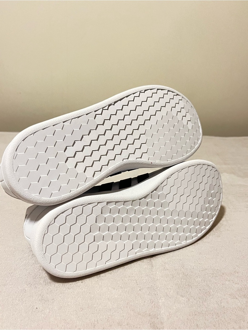 Adidas Grand Court K classic sneakers Size 3 white and black colorway. NEW - Picture 9 of 12